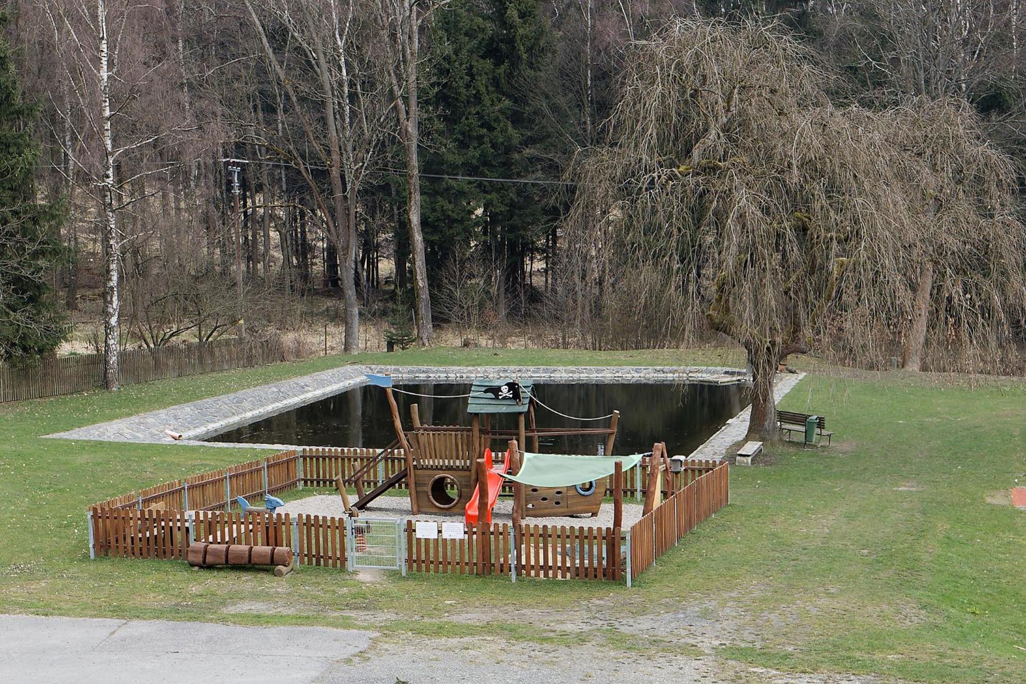 Penzion A Restaurace Na Krizovatce Polevsko Exterior foto